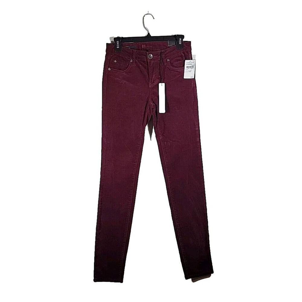Kut from the Kloth Women's Straight Leg Jeans in Burgundy